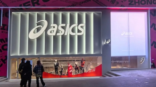 智彩LED顯示屏助力ASICS亞瑟士重慶大融城店“龍”重登場！